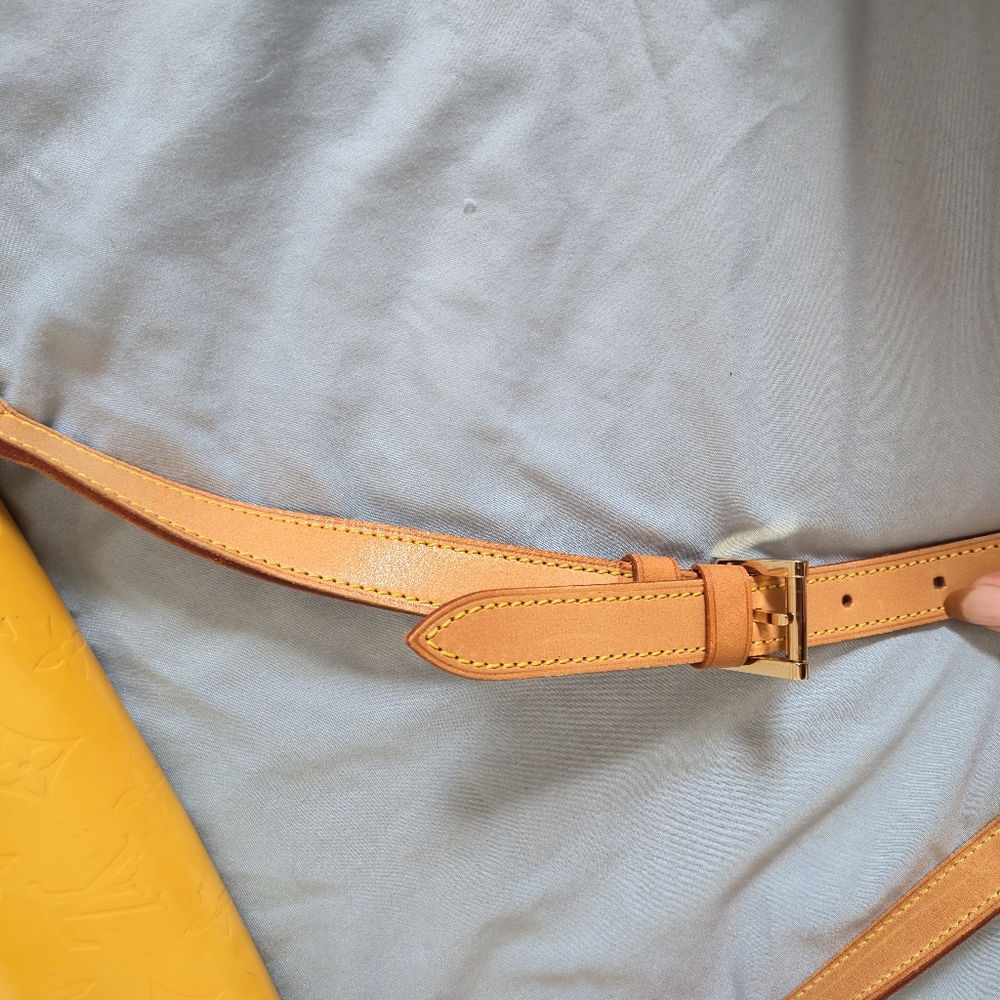 LOUIS VUITTON Thompson Street Beige (Yellow) Vernis Shoulder Baf - Picture 10 of 17